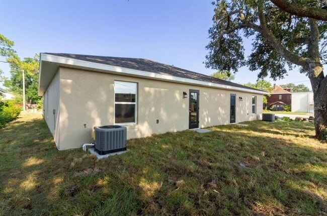 Building Photo - 920 S Eustis St