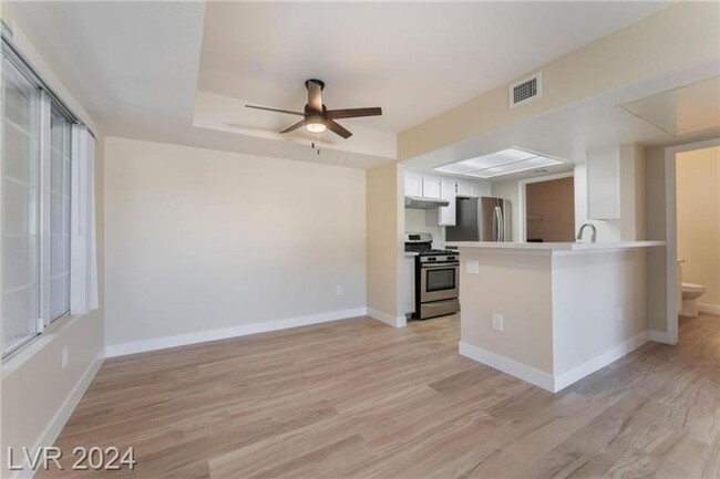 Building Photo - Remodeled Downstairs 2-Bedroom / 2-Bathroo...