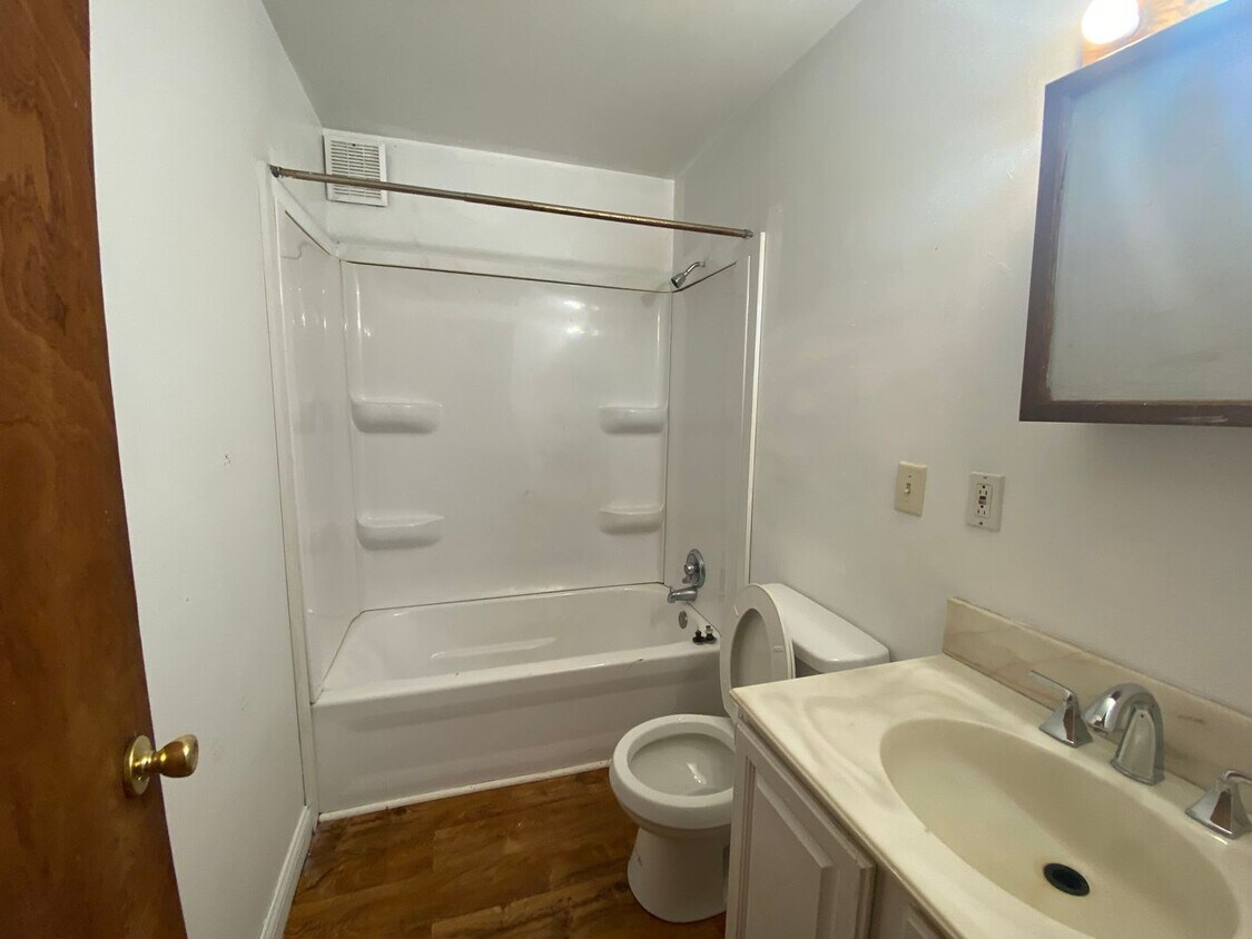 Building Photo - 217 W Eighth Street