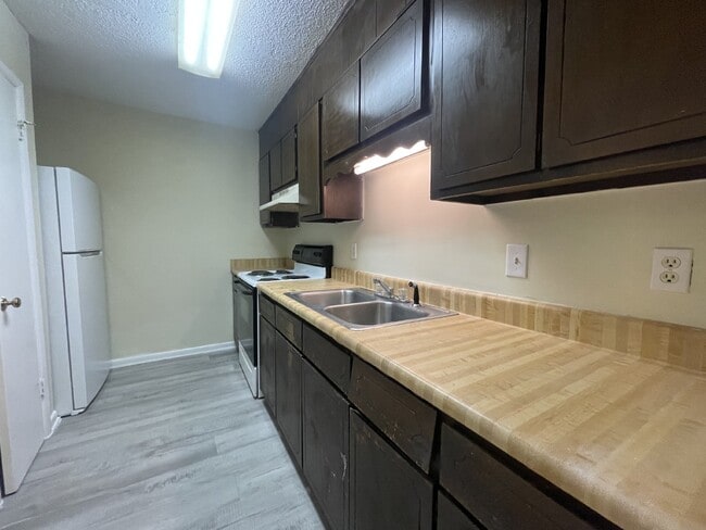 Building Photo - Apartment For Rent
