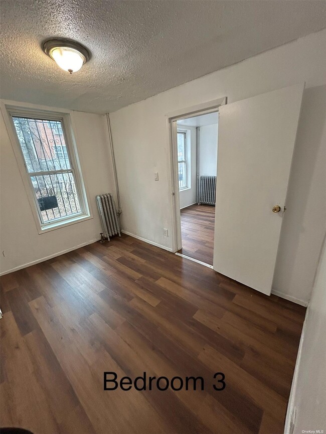 Building Photo - 438 Linwood St