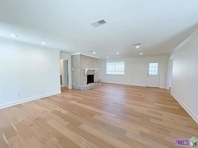 Foto del edificio - 10727 Danbury Dr