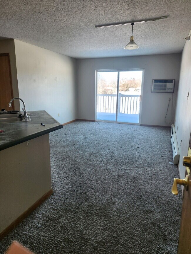 Foto del edificio - 3 Bedroom | 2 Bathroom 3rd Floor (Top Floor) Unit in Oelwein Available RIGHT NOW!