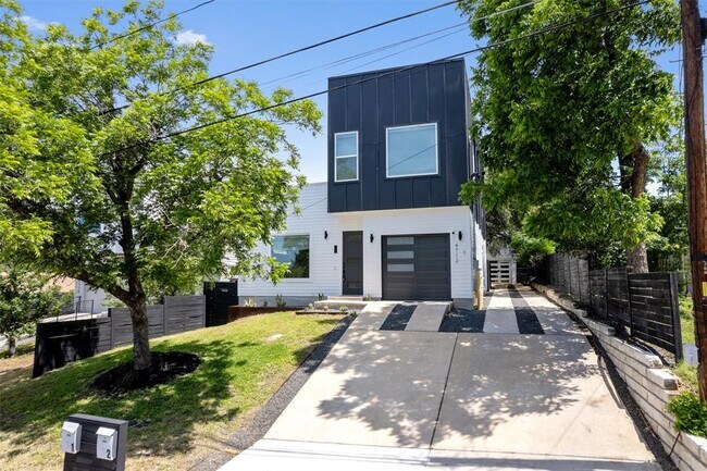 Building Photo - 4712 Reyes St