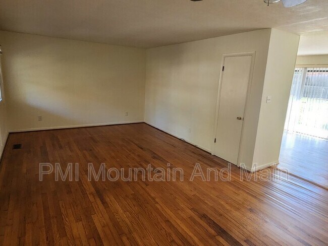 Foto del edificio - 59 Imperial Ct