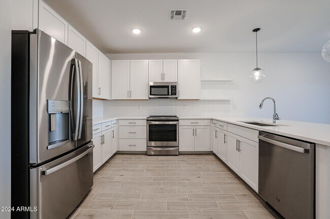 Building Photo - 7943 W Frier Dr