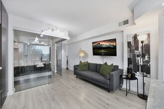Building Photo - 155 Yorkville Ave