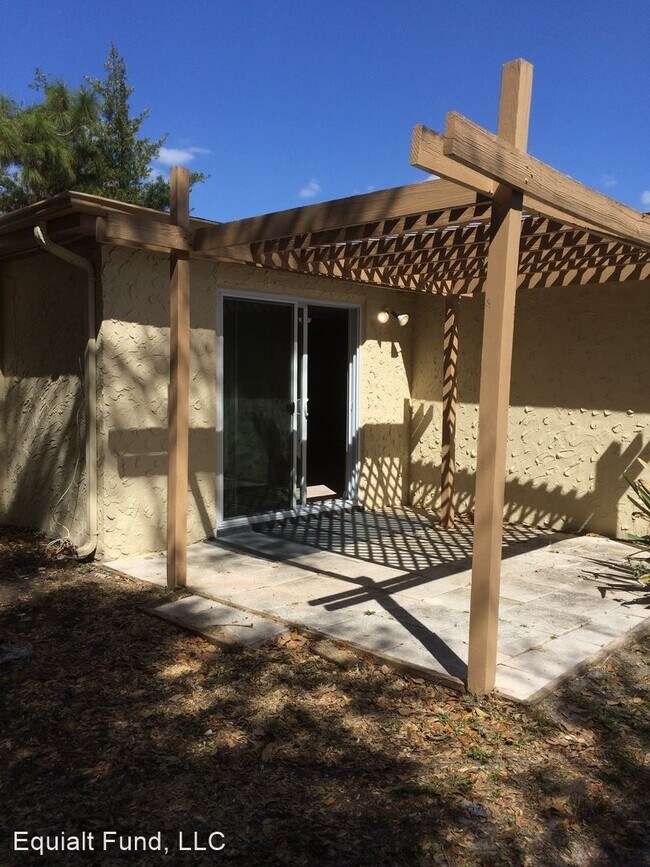 Building Photo - 2 br, 1.5 bath House - 6715 Parkside Dr.