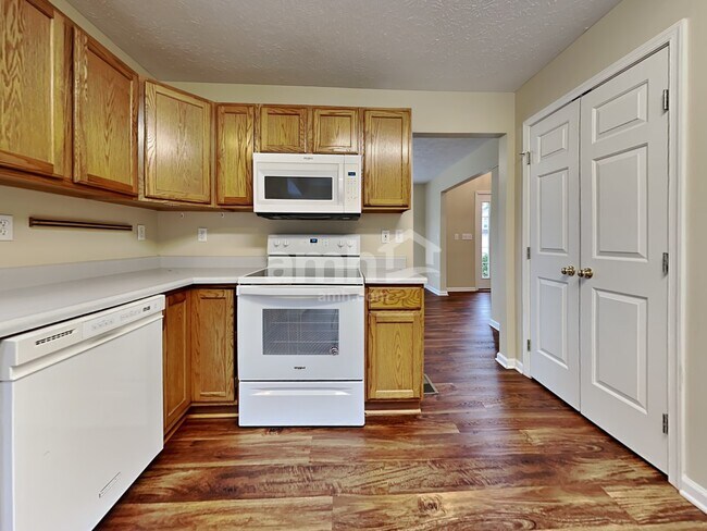 Foto del edificio - 8000 Trinity Shore Cir