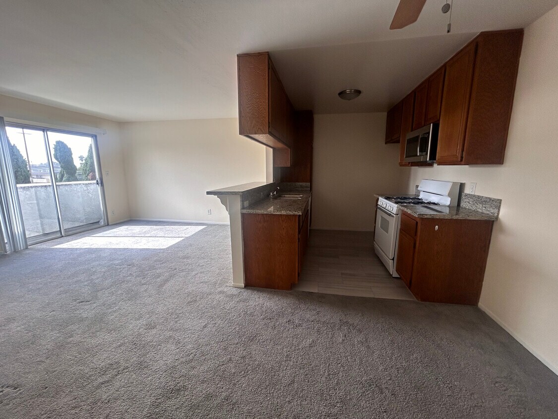 Foto principal - 3552 S Centinela Ave