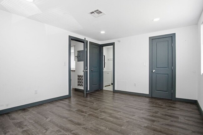 Building Photo - Beautiful 1 bedroom 1 bath apartment near SW 59!