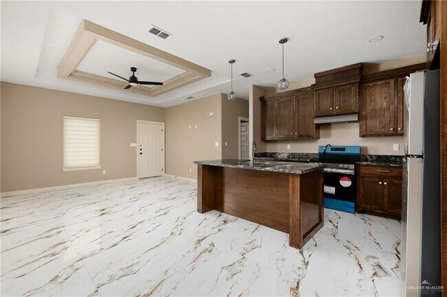 Building Photo - 303 Mistletoe Ave