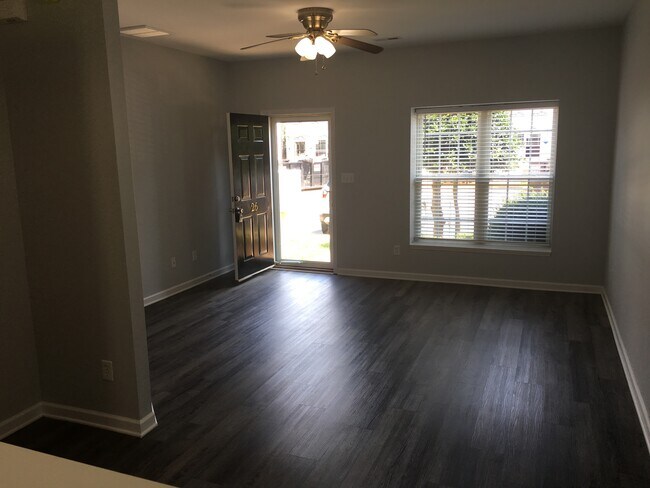 Building Photo - 26 Belhaven Dr