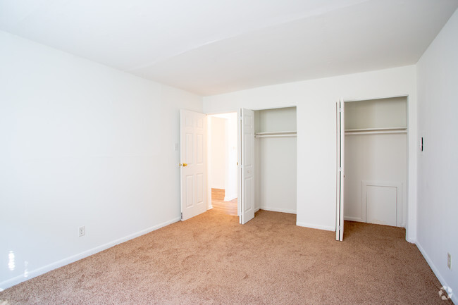 Bedroom - Carriage House Apartments