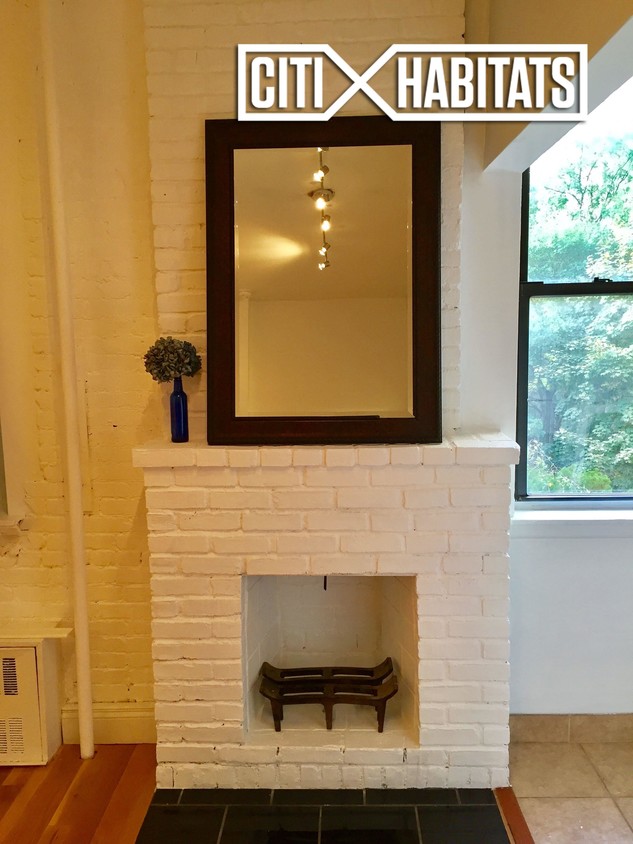 Building Photo - 327 W 85th St