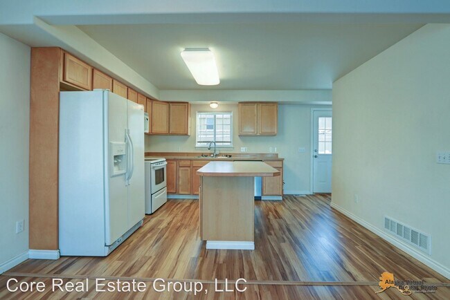 Building Photo - 3 br, 2.5 bath House - 5231 E. 26th Avenue