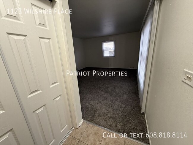 Foto del edificio - 3 Bed 1.5 Bath in Waukesha, WI