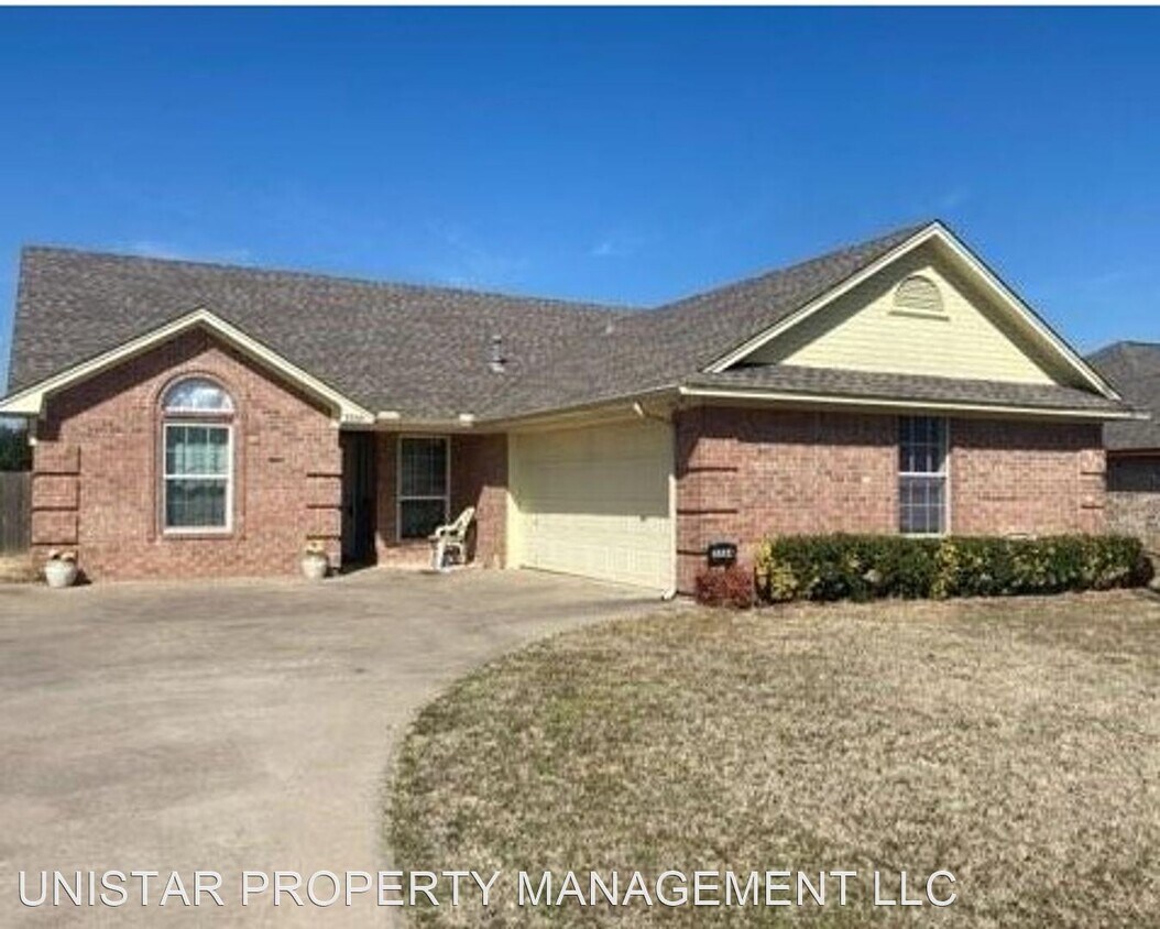 Foto principal - 3 br, 2 bath House - 3324 N. Bell Avenue