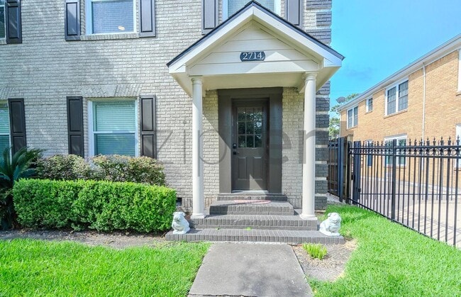 Building Photo - Unit 2