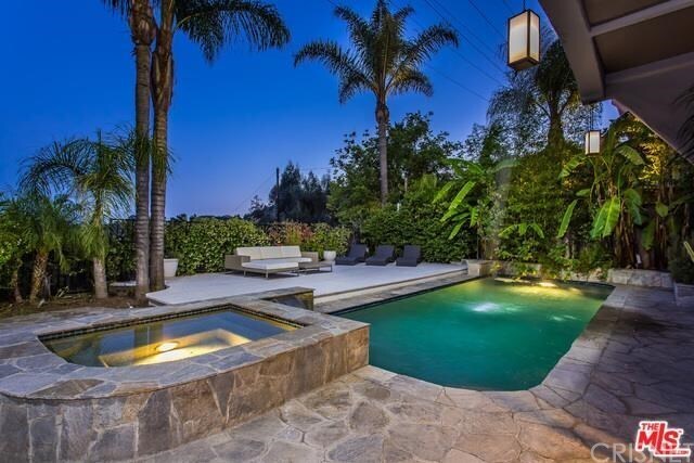 Building Photo - 7218 Mulholland Dr