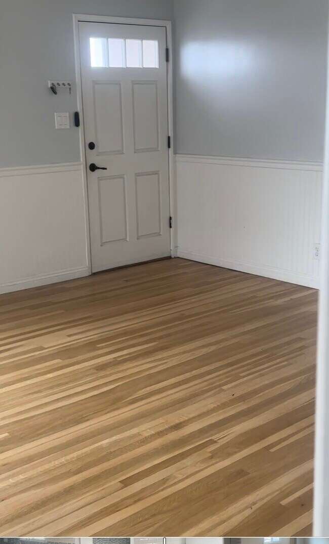 Large bedroom with lots of storage - 1144 Manhattan Ave