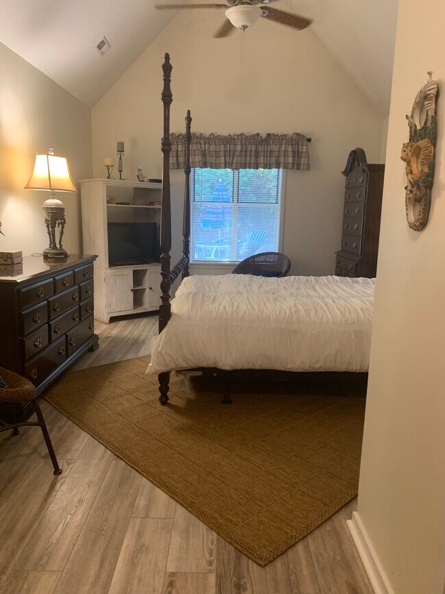 5112B Greenville Loop Rd Unit B, Wilmington, NC 28409 Condo for Rent