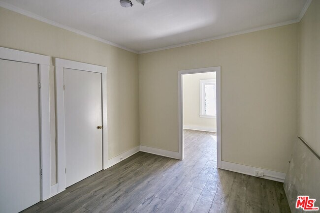 Building Photo - 4019 W Olympic Blvd