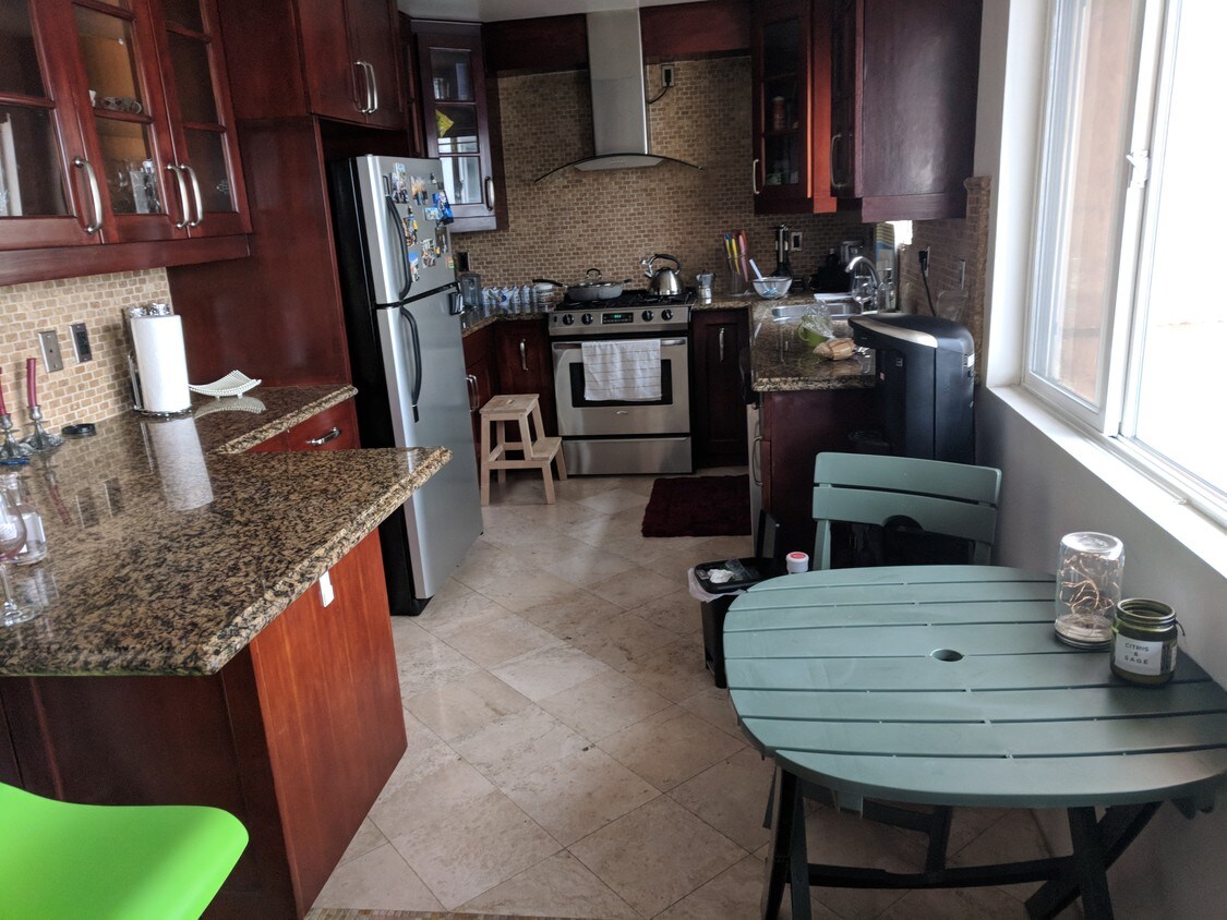 1154 S Barrington Ave, Los Angeles, CA 90049 Condo for Rent in Los