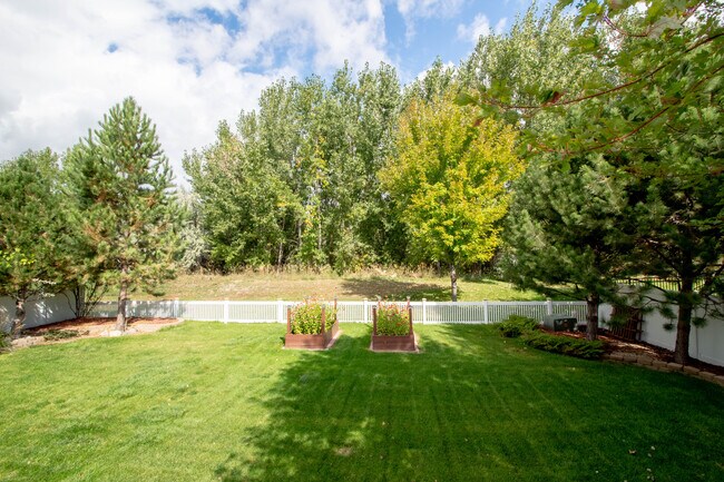 Building Photo - 3835 Fairmeadow Dr