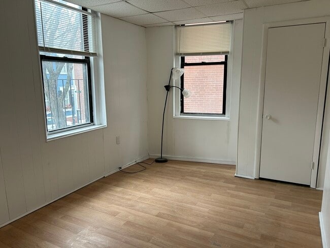 Foto del edificio - 14 Monument Sq