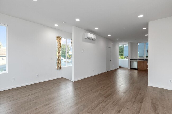Foto del edificio - 8025 15th Ave NW