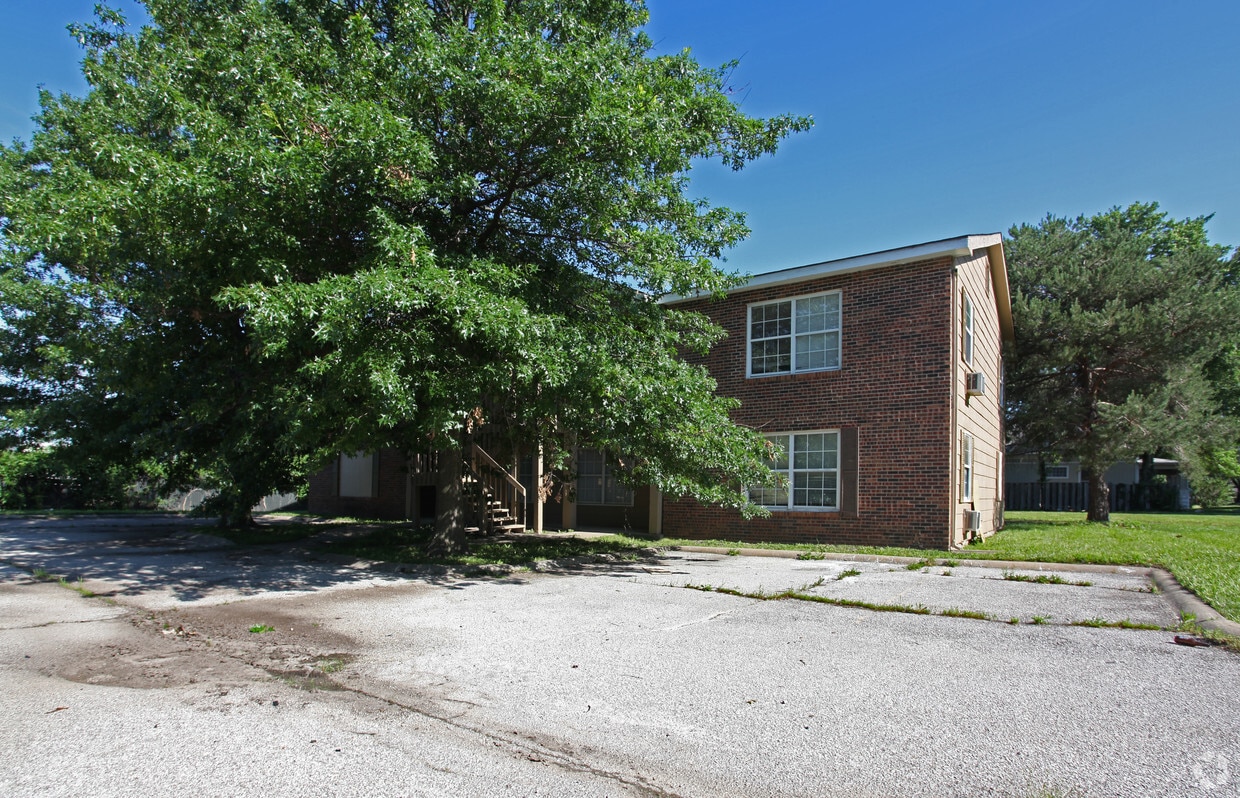 Primary Photo - 811 S Cherry St