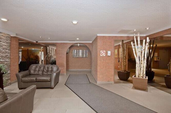 Photo du bâtiment - TWO BEDROOM APARTMENT BY WHITEOAKS MALL