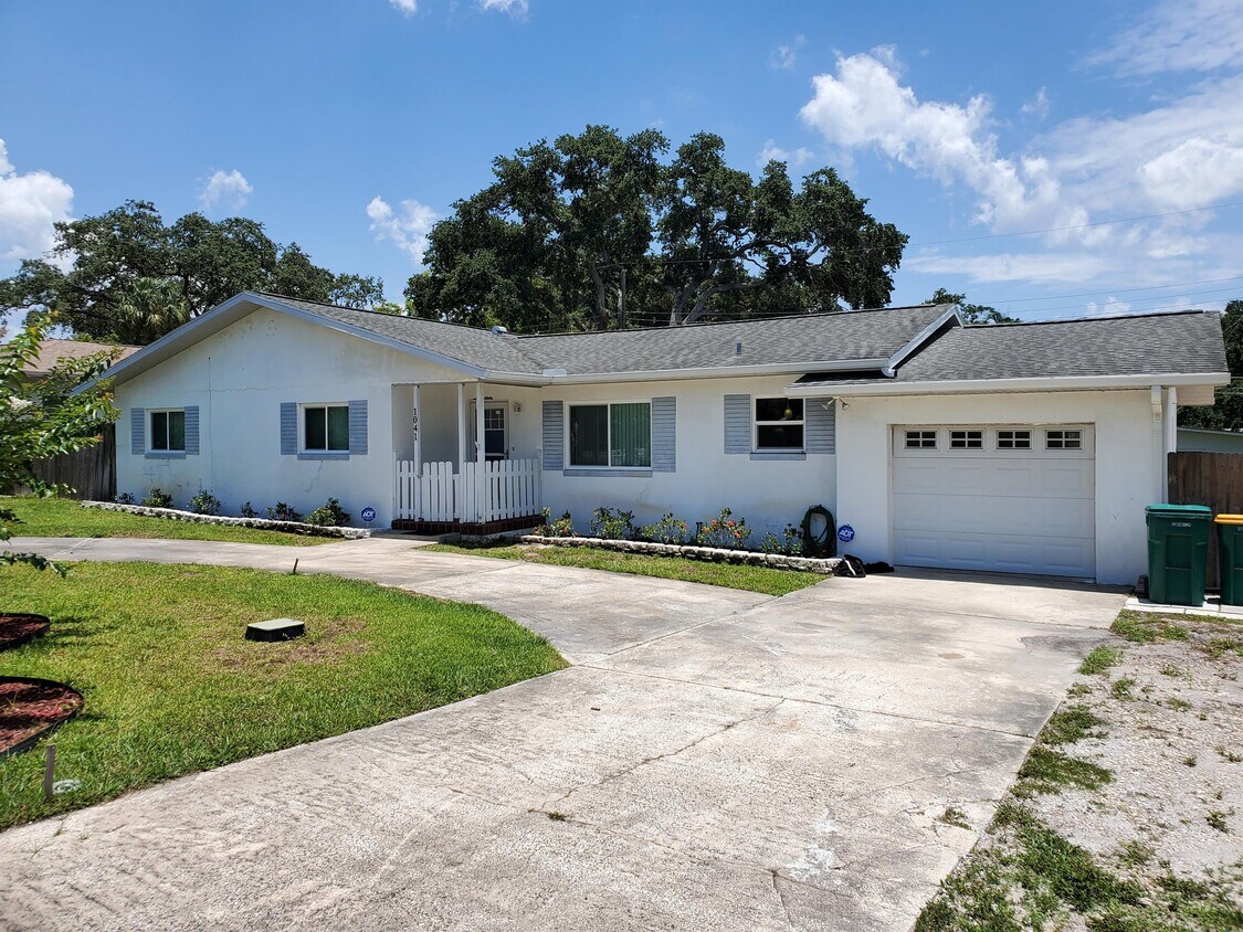 Foto principal - 1041 Indian Rocks Rd