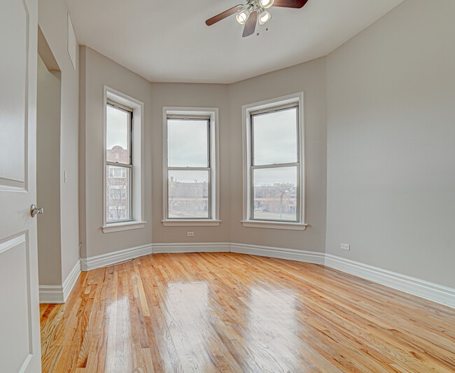Building Photo - 4858 S Prairie Ave