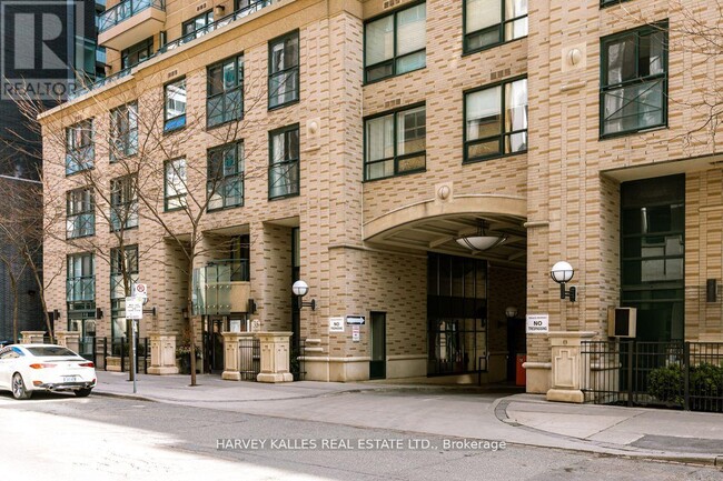 Building Photo - 35-1235 Hayden St