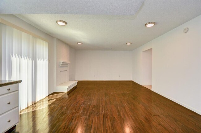 Building Photo - 2615 Ashington Dr