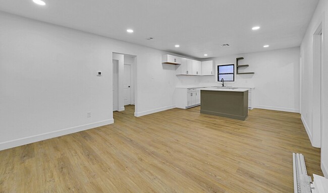 Foto del edificio - Newly remodeled 3 bedroom and 2 bath house