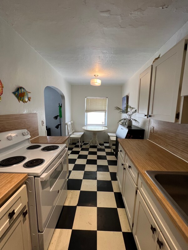 Building Photo - 1001 7th St