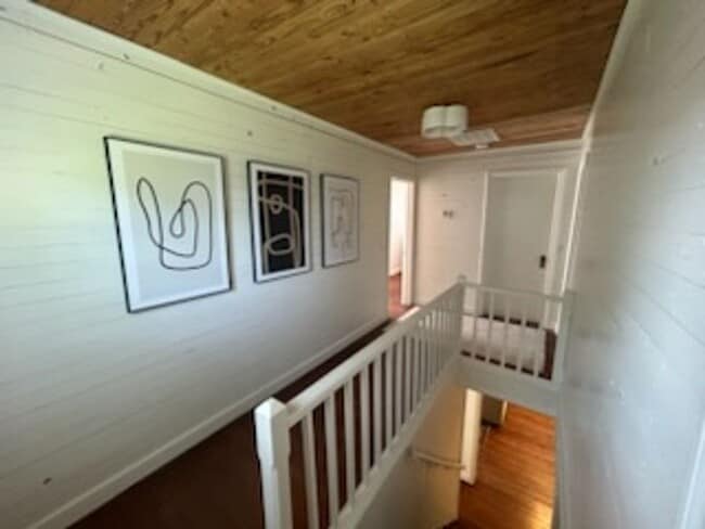Building Photo - Beautiful 4 Bed 3 Bath Home Fully Furnishe...