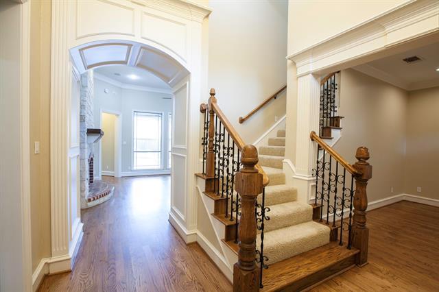 Foto del edificio - 8100 Rosemont Dr