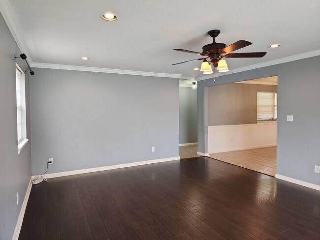 Foto del edificio - 2741 Plymouth Ln