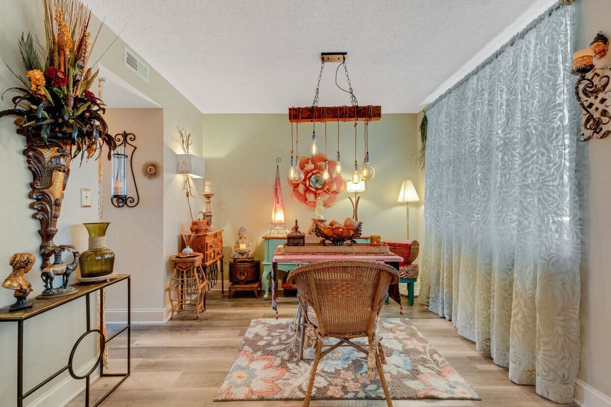 Foto principal - 4705 1st St NE