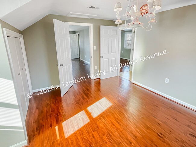 Building Photo - 2228 Ashwood Ave