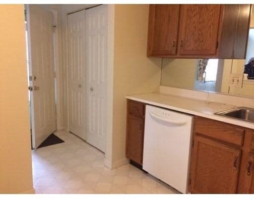 Building Photo - 2 bedroom in Rockland MA 02370