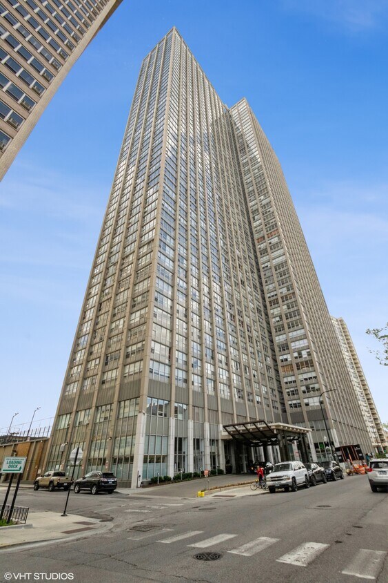 Primary Photo - 655 W Irving Park Rd