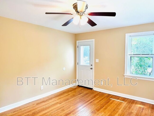 Building Photo - 907 Hudson Ave