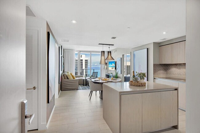 Building Photo - 4010 S Ocean Dr