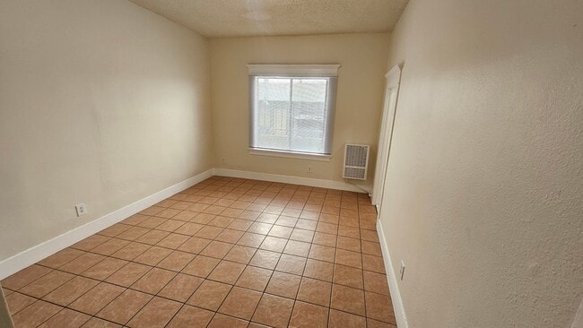 Photo - 743 S Burlington Ave Apartment