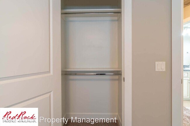Building Photo - 4 br, 2.5 bath House - 85 S Clinton Circle